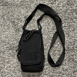 Beis The Water Bottle Sling in Black